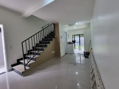 Casa de Condomínio com 2 Quartos para alugar, 77m² no Jardim Villaça, São Roque