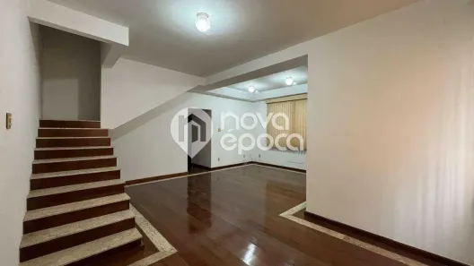 Casa com 3 Quartos à venda, 266m² no Del Castilho, Rio de Janeiro