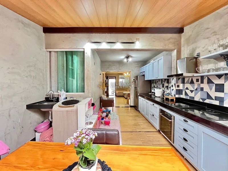 Casa com 2 quartos — Santa Amélia, Belo Horizonte