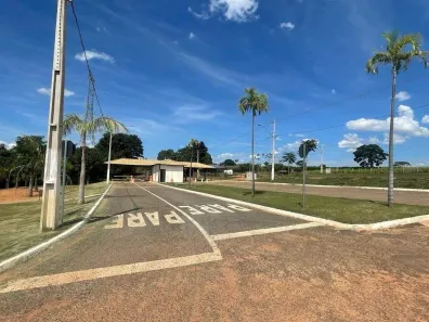 à venda, 1553m² no Centro, Trindade