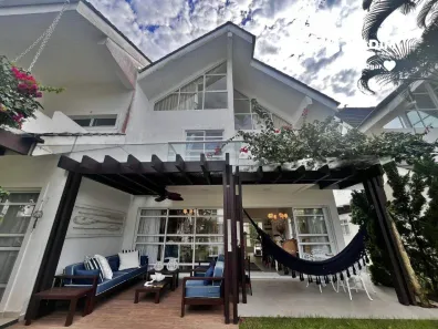 Casa de Condomínio com 3 Quartos para alugar, 166m² no Praia do Estaleiro, Balneário Camboriú