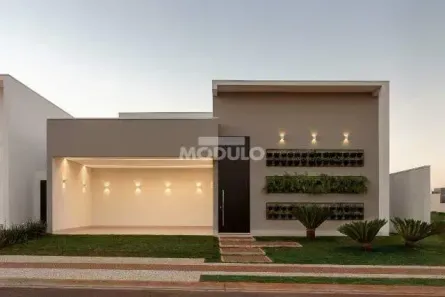 Casa de Condomínio com 3 Quartos para alugar, 250m² no Jardim Sul, Uberlândia