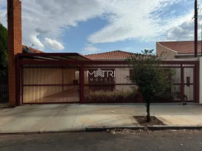Casa com 3 Quartos para alugar, 156m² no Jardim Paulistano (Vila Xavier), Araraquara