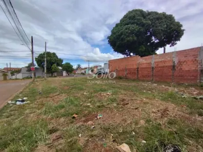 Lote/Terreno à venda, 300m² no São Jorge, Uberlândia