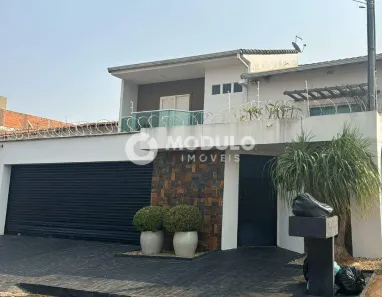 Casa com 3 Quartos para alugar, 230m² no Cidade Jardim, Uberlândia