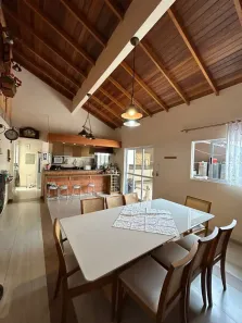 Sobrado com 4 Quartos à venda, 264m² no Xaxim, Curitiba