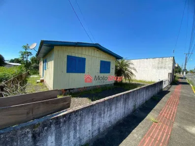 Casa com 3 Quartos para alugar, 70m² no Hercílio Luz (Hercílio Luz), Araranguá