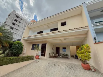 Sobrado com 3 Quartos à venda, 184m² no Saguaçu, Joinville