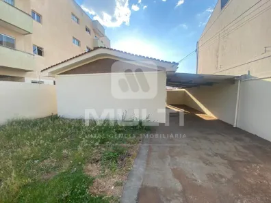 Casa com 3 Quartos para alugar, 100m² no Santa Mônica, Uberlândia