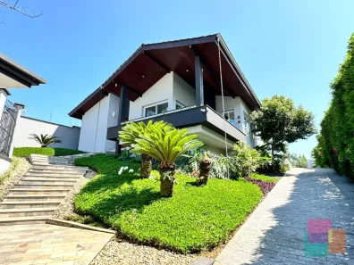 Casa com 4 Quartos à venda, 373m² no América, Joinville