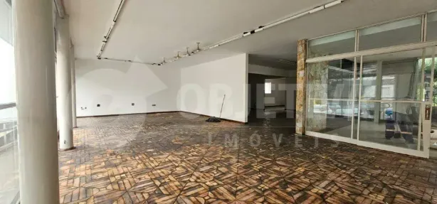 Imóvel Comercial com 5 Quartos para alugar, 640m² no Centro, Uberlândia