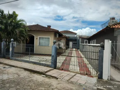 Casa com 6 Quartos à venda, 220m² no Centro, Palhoça