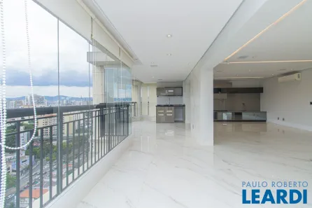 Apartamento com 3 Quartos para alugar, 240m² no Santa Cecília, São Paulo