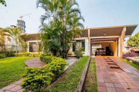 Casa com 4 Quartos à venda, 770m² no Neva, Cascavel