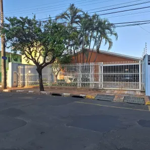 Casa com 3 Quartos para alugar, 269m² no Centro, Araraquara