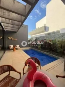 Casa de Condomínio com 3 Quartos para alugar, 220m² no Gávea, Uberlândia