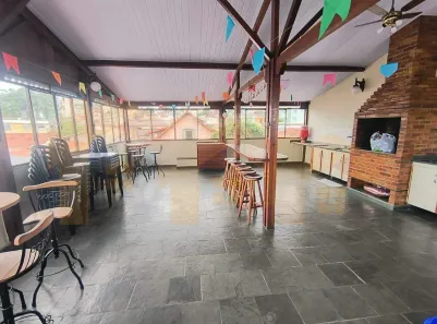 Casa com 4 Quartos para alugar, 240m² no Nova Suíssa, Belo Horizonte