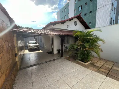 Imóvel Comercial com 4 Quartos para alugar, 160m² no Barreiro, Belo Horizonte
