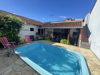 Casa com 3 Quartos à venda, 219m² no Guanabara, Joinville