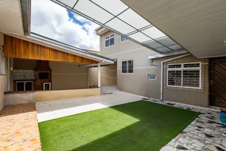 Sobrado com 6 Quartos à venda, 230m² no Xaxim, Curitiba