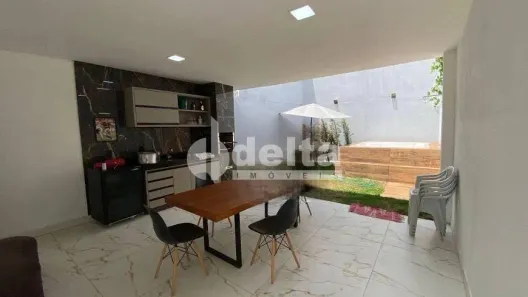 Casa com 2 Quartos à venda, 110m² no Aclimação, Uberlândia