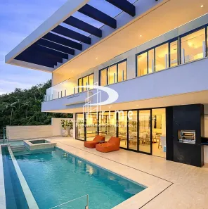 Casa de Condomínio com 4 Quartos à venda, 750m² no Charitas, Niterói