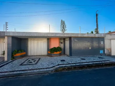 Casa com 5 Quartos à venda, 209m² no Cidade dos Funcionários, Fortaleza