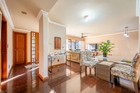 Casa com 4 Quartos à venda, 370m² no Medianeira, Porto Alegre
