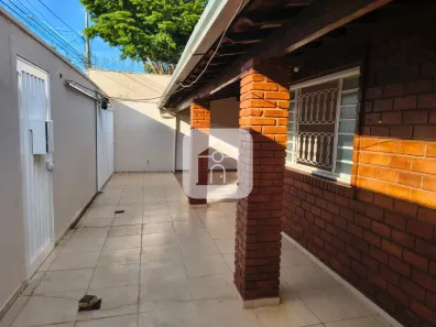 Casa com 3 Quartos à venda, 210m² no Santa Mônica, Uberlândia