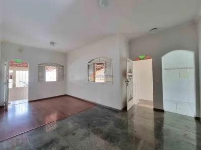 Casa com 3 Quartos à venda, 220m² no Nossa Senhora das Graças, Divinópolis
