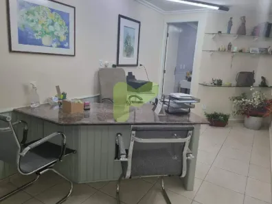 Ponto Comercial à venda, 80m² no Imbetiba, Macaé