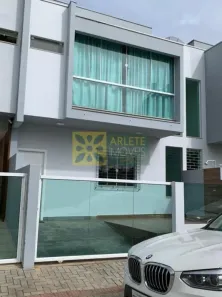 Casa com 3 Quartos para alugar, 93m² no Balneário Perequê, Porto Belo