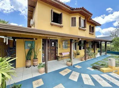 Casa de Condomínio com 3 Quartos à venda, 240m² no Jardim do Golf I, Jandira