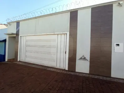 Casa com 3 Quartos à venda, 185m² no Umuarama, Uberlândia