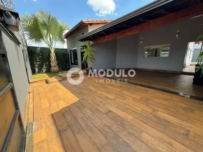 Casa com 3 Quartos à venda, 210m² no Cidade Jardim, Uberlândia
