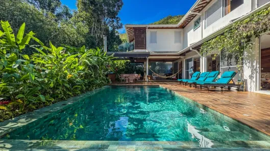 Casa de Condomínio com 5 Quartos para venda ou aluguel, 300m² no Baleia, São Sebastião