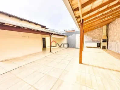 Casa com 3 Quartos à venda, 180m² no Jardim Europa, Uberlândia