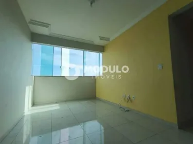 Apartamento com 3 Quartos para alugar, 70m² no Shopping Park, Uberlândia