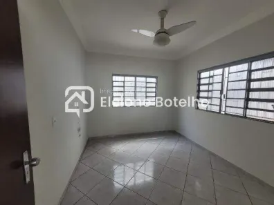 Casa com 3 Quartos para alugar, 320m² no Osvaldo Rezende, Uberlândia