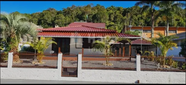 Casa com 3 Quartos à venda, 200m² no Cerâmica Reis, Brusque