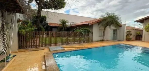 Casa com 3 Quartos para alugar, 460m² no Centro, Piracicaba