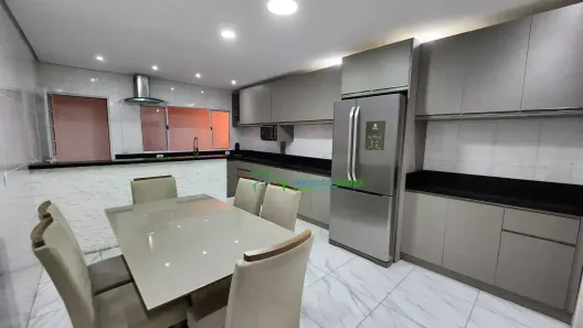 Casa com 4 Quartos à venda, 240m² no Parque Roseira, Carapicuíba