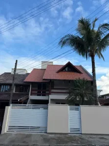Casa com 4 Quartos para alugar, 240m² no Rio Tavares, Florianópolis