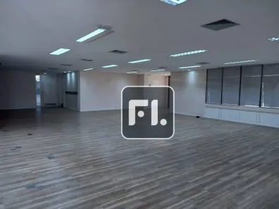 Sala Comercial para alugar, 550m² no Green Valley Alphaville, Barueri