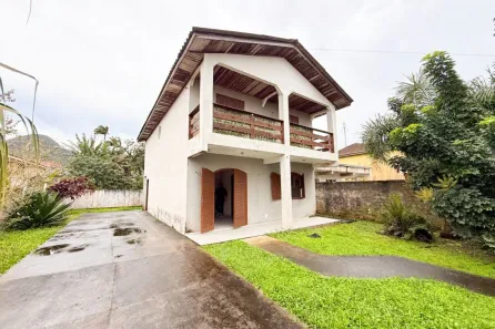 Sobrado com 3 Quartos para alugar, 400m² no Tabuleiro, Matinhos