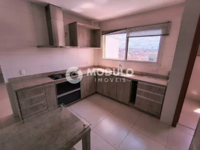 Apartamento com 3 Quartos para alugar, 12m² no Nossa Senhora Aparecida, Uberlândia
