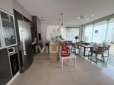 Casa com 4 Quartos à venda, 378m² no Jardim Karaíba, Uberlândia