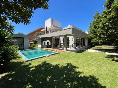 Sobrado com 6 Quartos para alugar, 512m² no Campeche, Florianópolis
