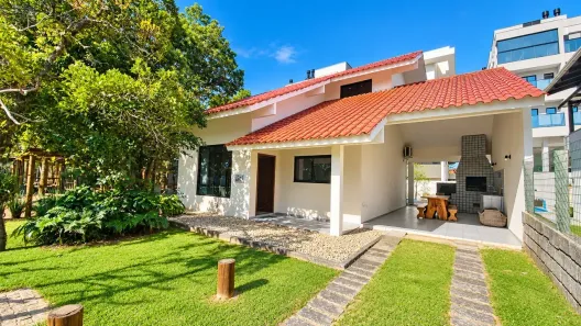 Casa com 3 Quartos para alugar, 90m² no Canto Grande, Bombinhas