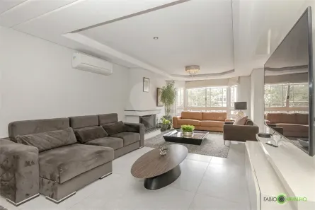 Casa com 3 Quartos à venda, 380m² no Chácara das Pedras, Porto Alegre